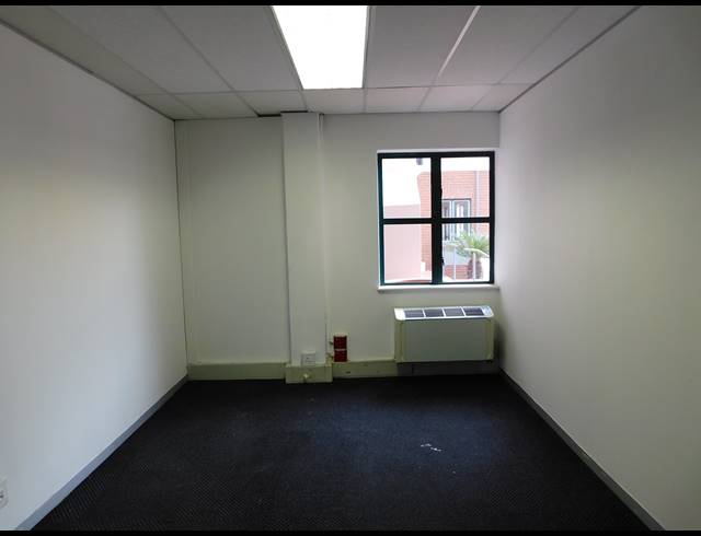 1,049M² OFFICE TO LET IN HYDE PARK